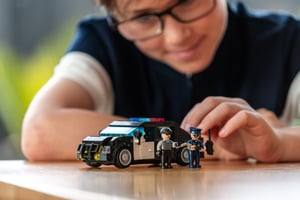 9091498_NovaBrix_Ace_Police_Car_Lifestyle-1